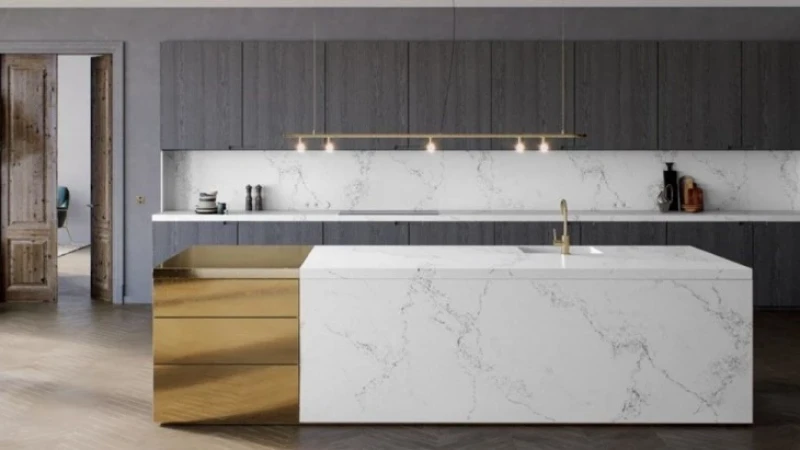 משטחי עבודה לבנים למטבח. משעמם? זה רק נדמה לכם