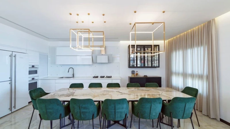 קומה 18 מול הים