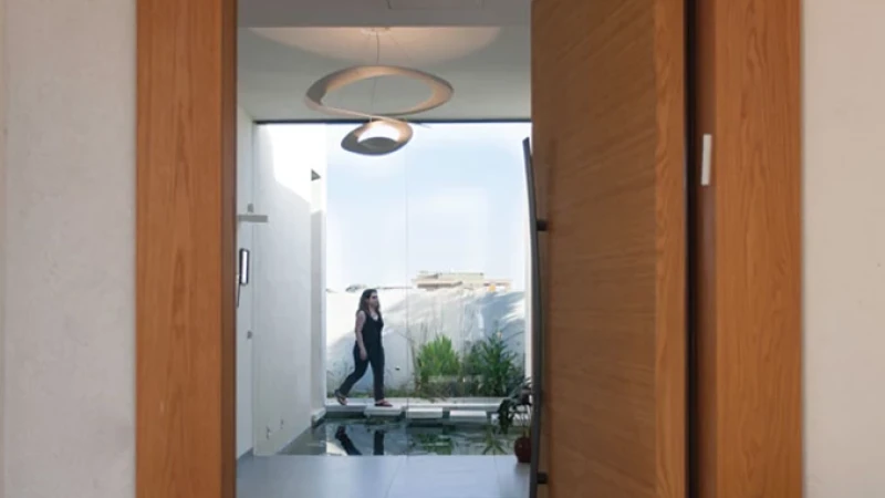 לא למעבר בלבד