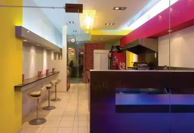עיצוב "סנדוויץ בר"