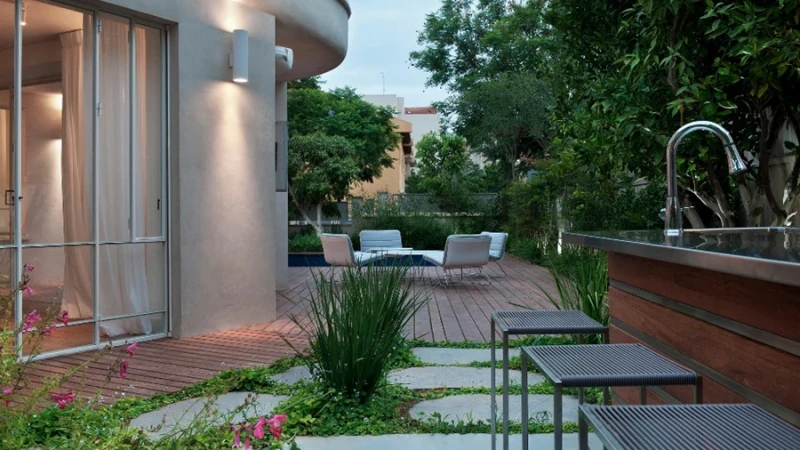 סיפור אהבה בין פנים וחוץ