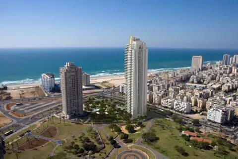 המגדלור הענק בבת ים