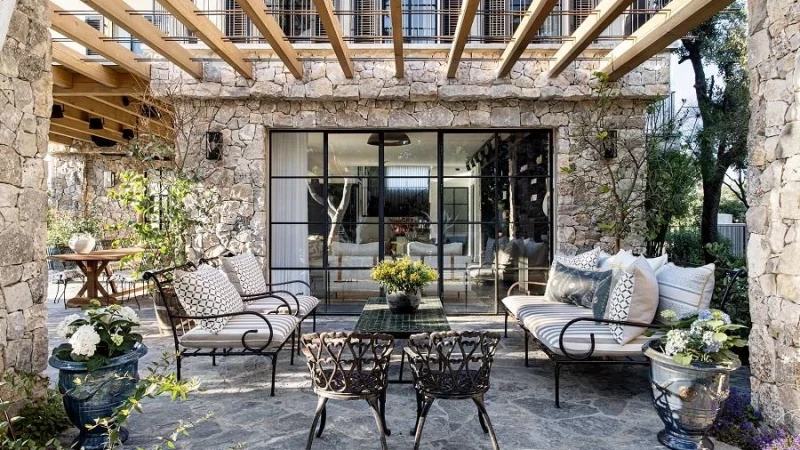 WELCOME TO THE MODERN FARM HOUSE