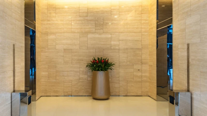 לפני שמוכרים משפצים, מעצבים ומלבישים