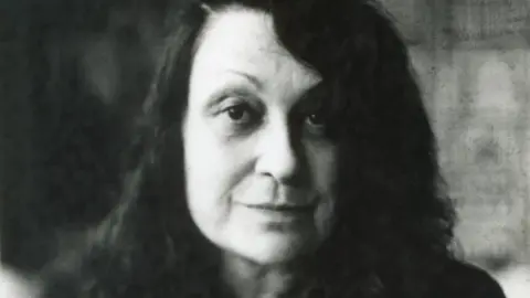 "האדריכלות צריכה לייצר שפע מתוך מחסור"