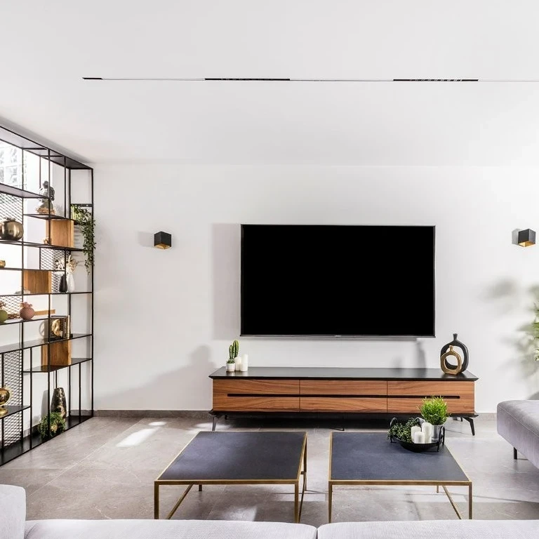 פרישה בסטייל: כך הפך בית ותיק בראשון לציון לגלריה מודרנית ומוארת