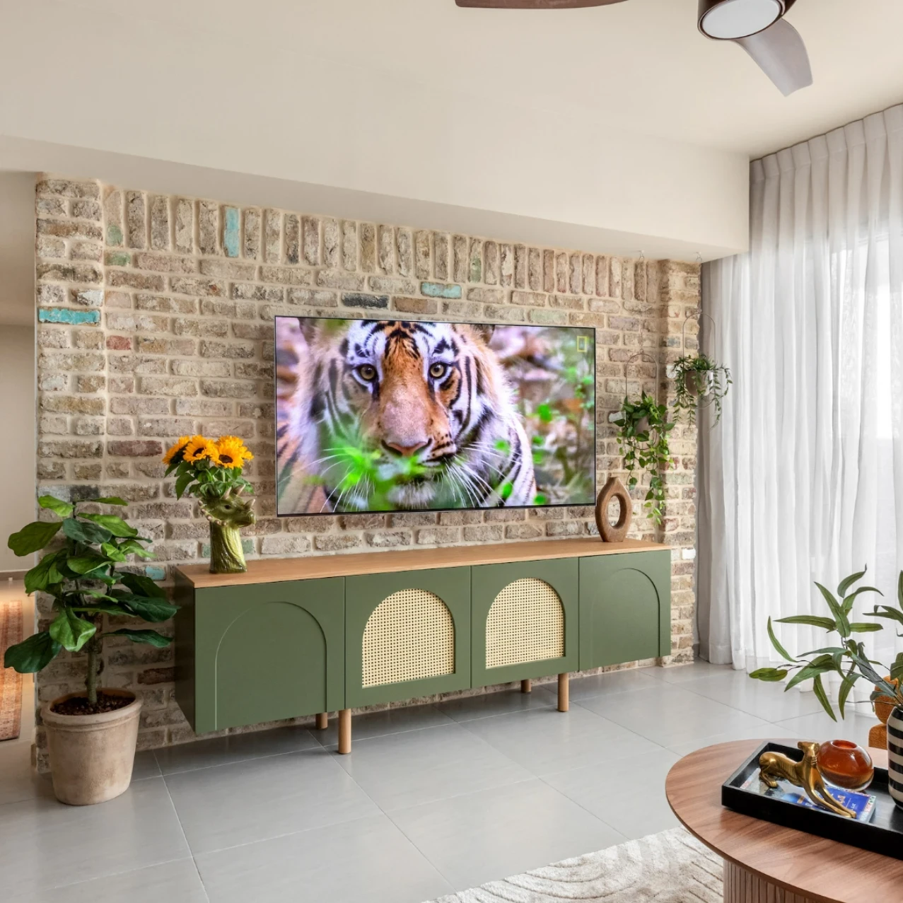 נגיעה של טבע ומזרח בקו הרקיע: מהפך לדירת קבלן בקומה ה-26