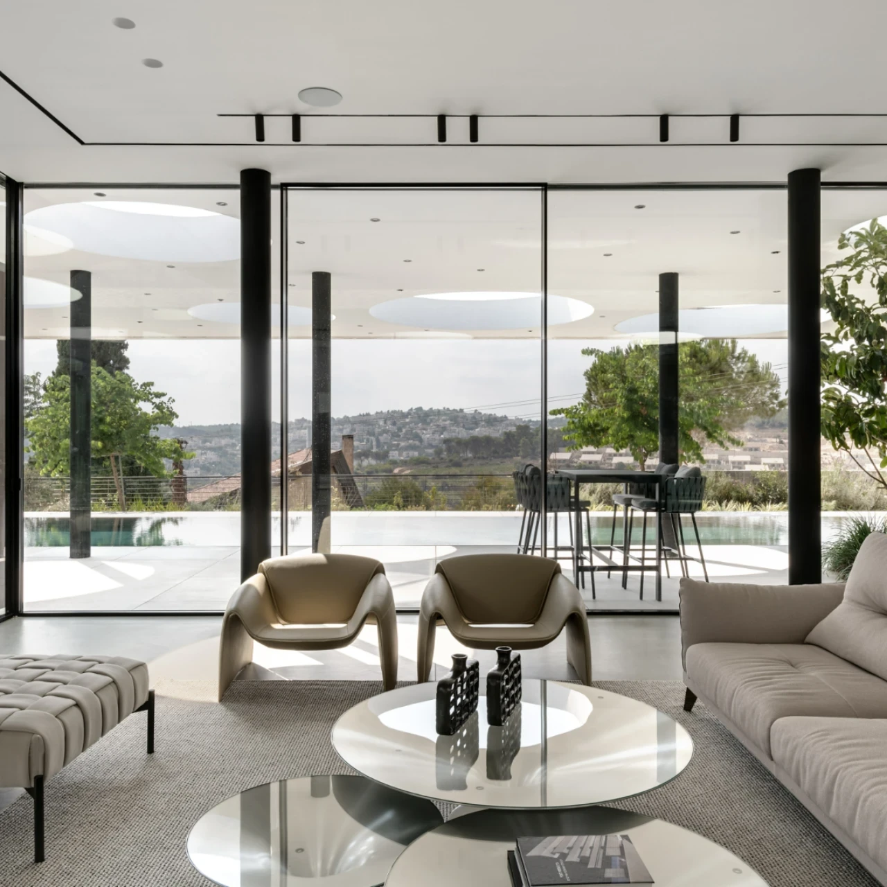 בין העיר לטבע: דן והילה ישראלביץ' מתכננים בתים שמרפאים את הנפש