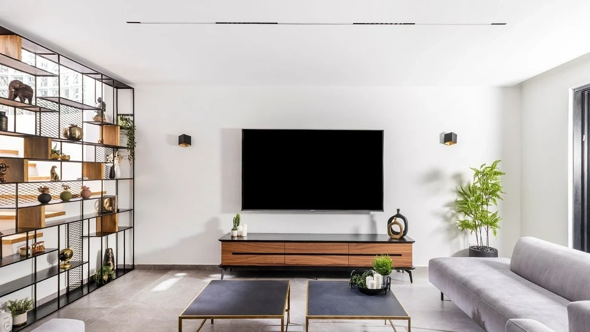 פרישה בסטייל: כך הפך בית ותיק בראשון לציון לגלריה מודרנית ומוארת