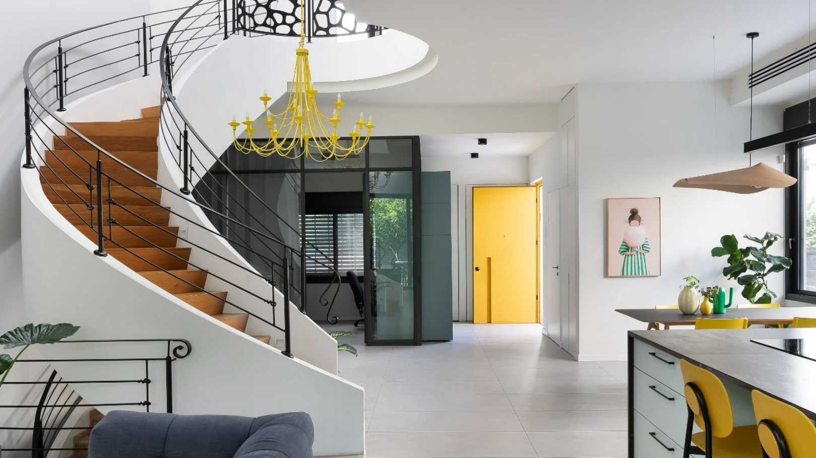 מחושך לאור: יצירת אמנות בלב הבית