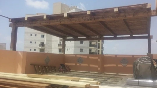 ליצור מקור הצללה מעוצב בחצר הבית או המרפסת