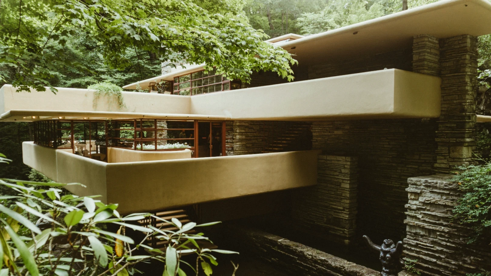 יצירת המופת של פרנק לויד רייט, בית על האשד, קמה לתחייה אחרי שיפוץ מורכב